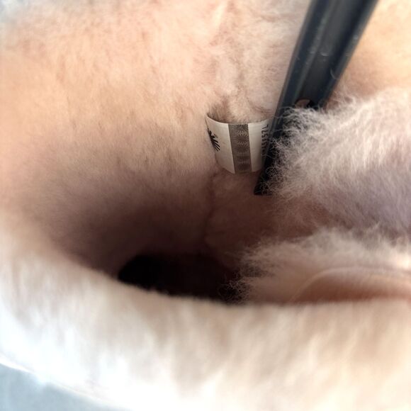 New Women's 7 UGG Boots Bailey Bow Seashell Pink Metallic Extremely Rare Retired - Picture 13 of 16